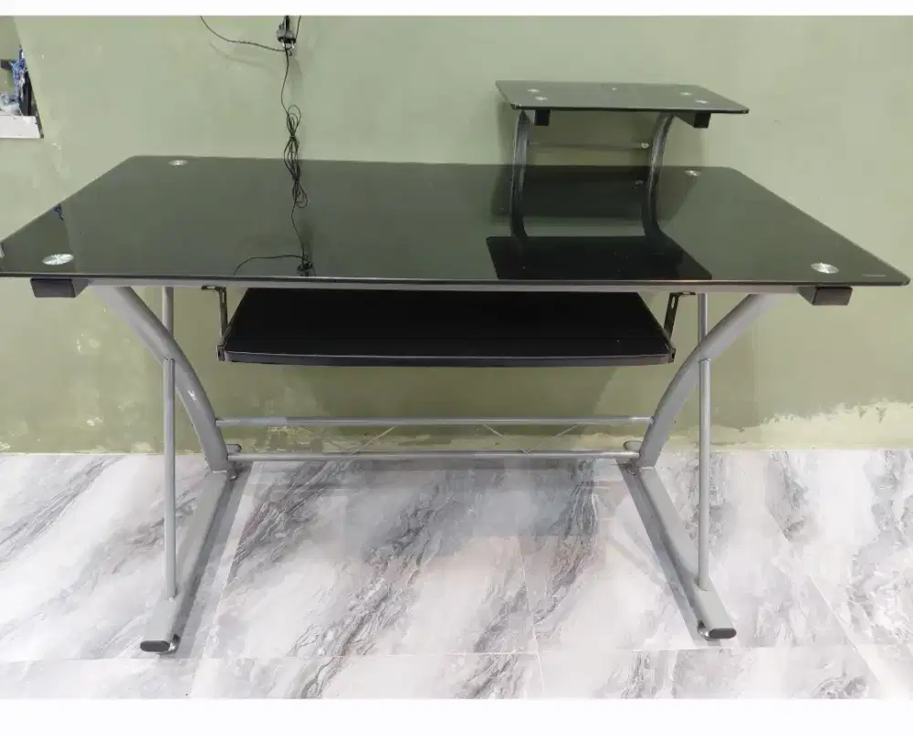 Set Meja dan Kursi Kantor merk Informa