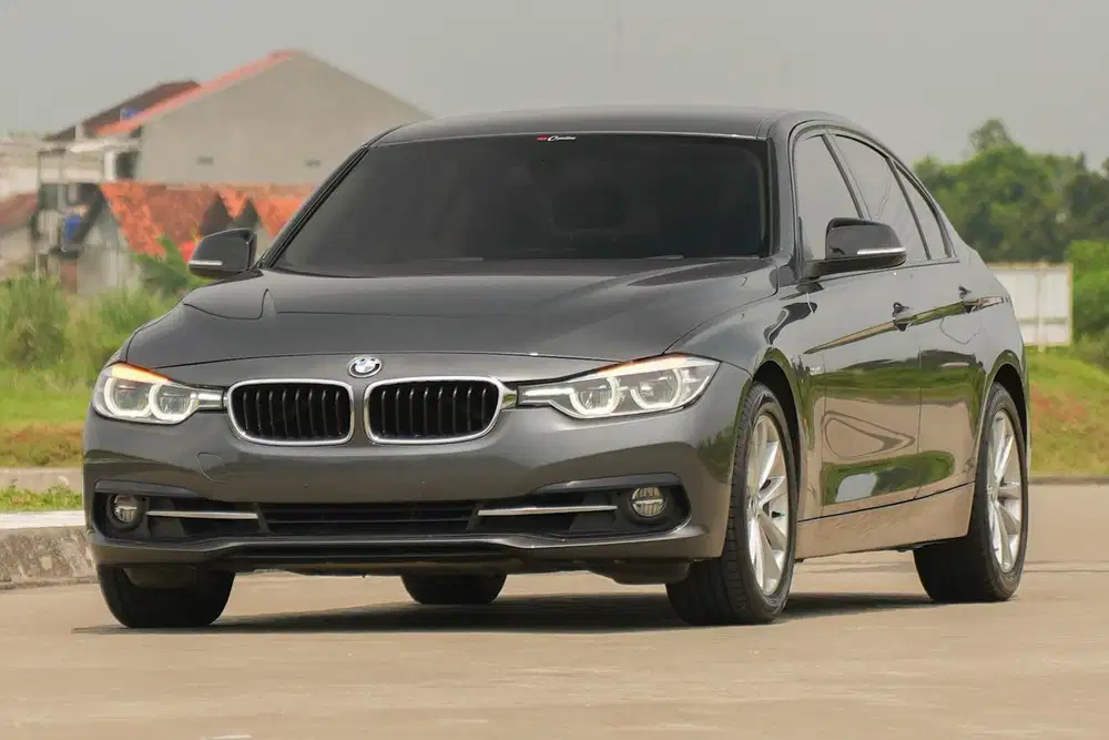 Get into the BMW 320i Sport Facelift LCI 2017 mineral grey c200 520i