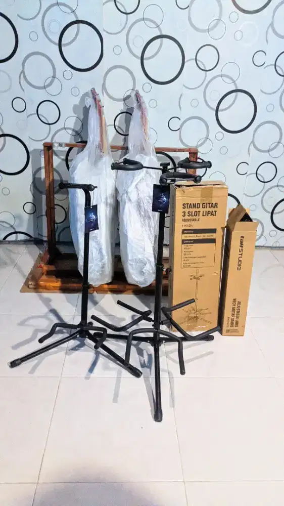 Stand Gitar taffSTUDIO 3 slot dan 1 slot