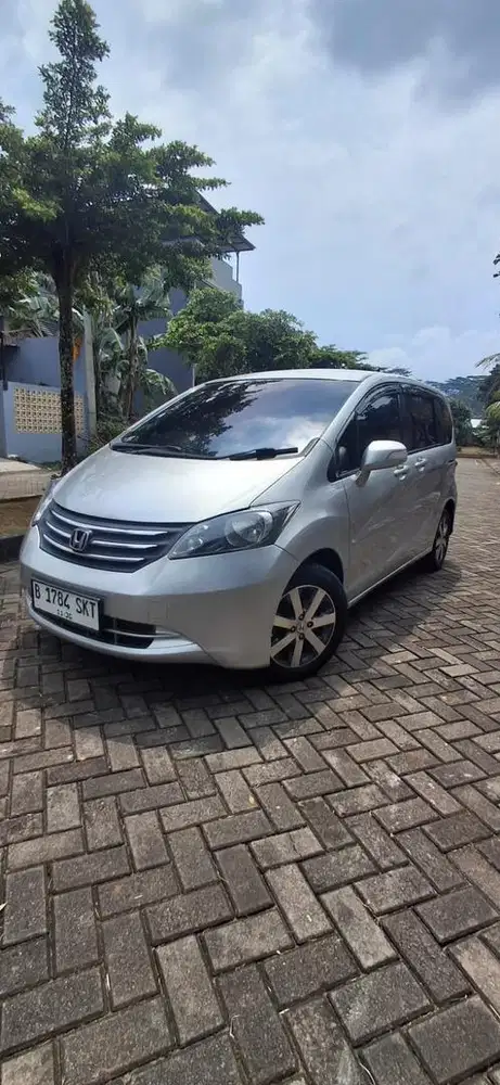 Honda freed E PSD 2010