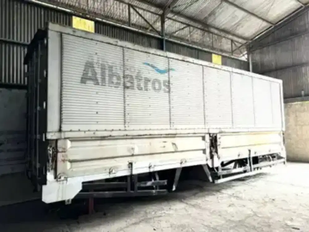 MURAH Wingbox engkel 4x2 UD Trucks Nissan wing box bok UD Truck
