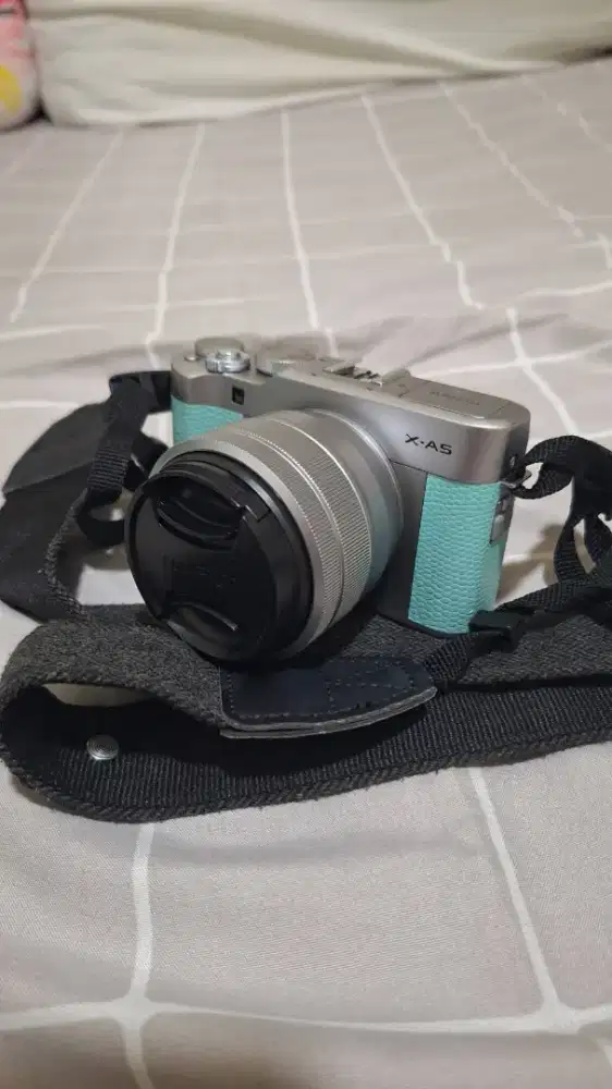 Fujifilm Mirrorless Camera X-A5 with 15-45 Lens