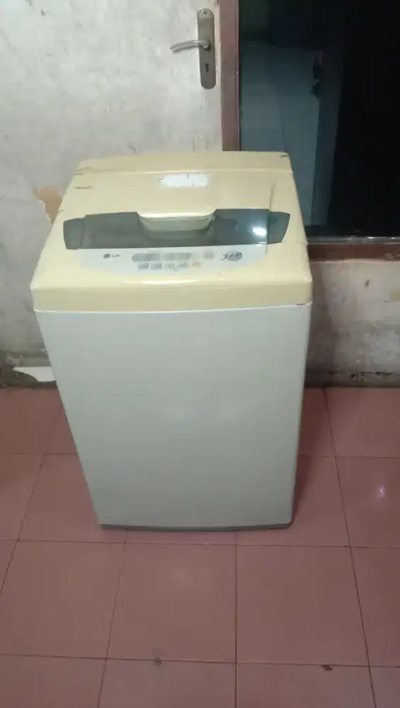 Mesin cuci 1 tabung LG 8kg otomatis digital