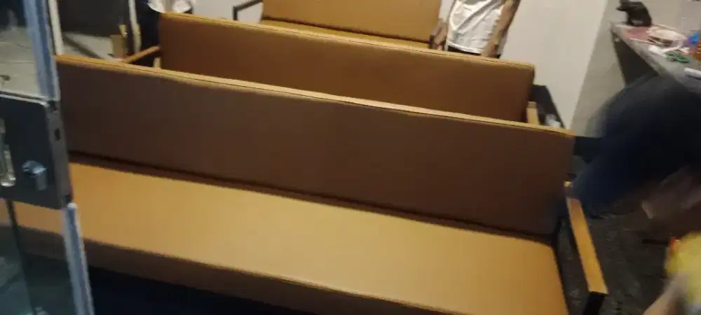 Menerima jasa servis sofa& kursi makan free antar jemput dari kami