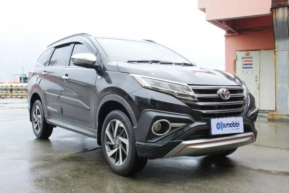 TDP 10JT, Toyota Rush 1.5 TRD Sportivo Bensin-AT Hitam 2018