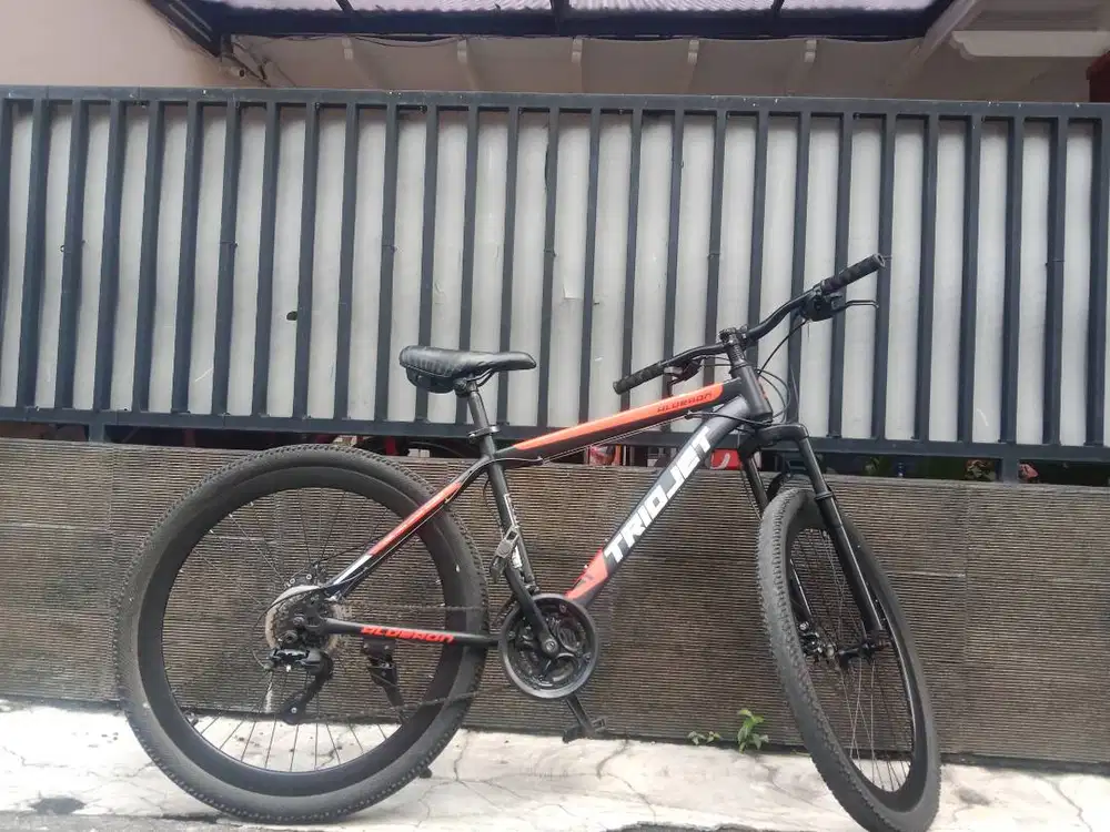 Sepeda Gunung MTB TRIOJET Ukuran 26 Inch 21 Speed Rem Cakram