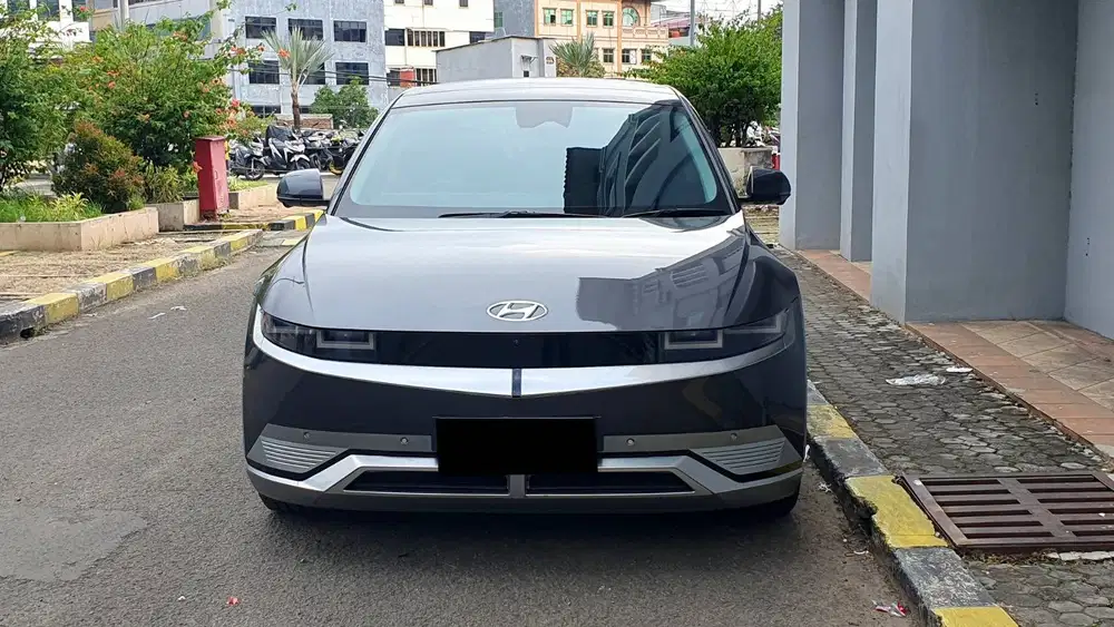 Hyundai Ioniq 5 EV Long Range Signature AT Abu 2022 Like New Low Km
