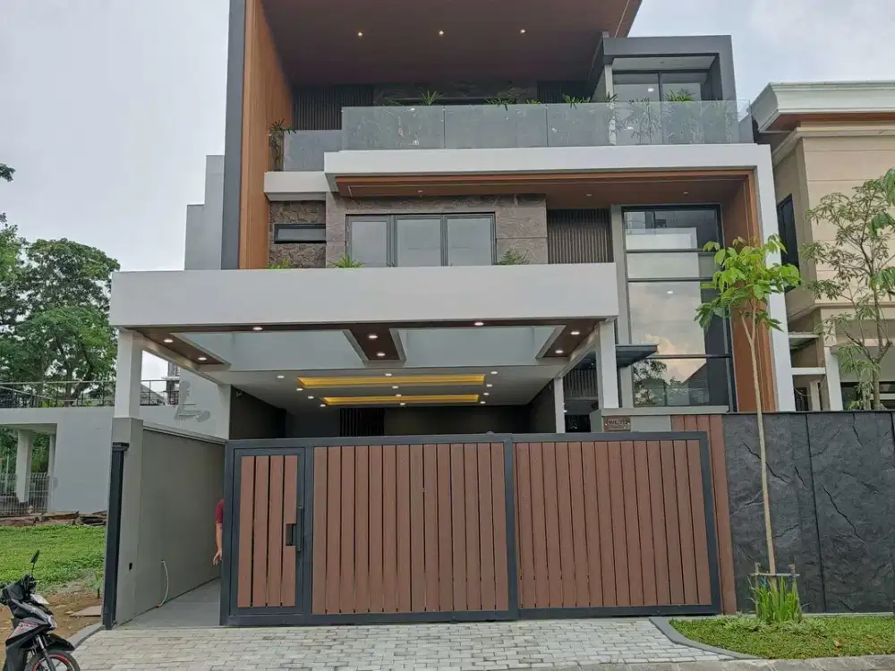 Dijual Rumah 210 m2 Citraland Utama Brand New Premium Smart Home Lift