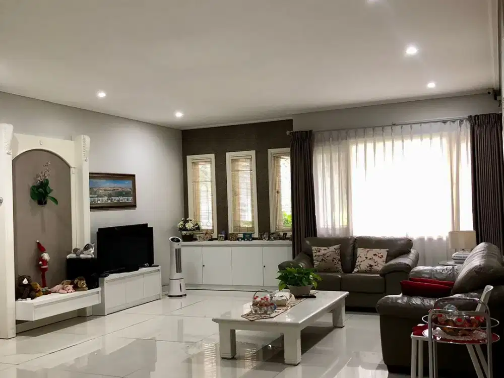 MEWAH GRAHA FAMILY DKT DIAN ISTANA CITRALAND WIYUNG