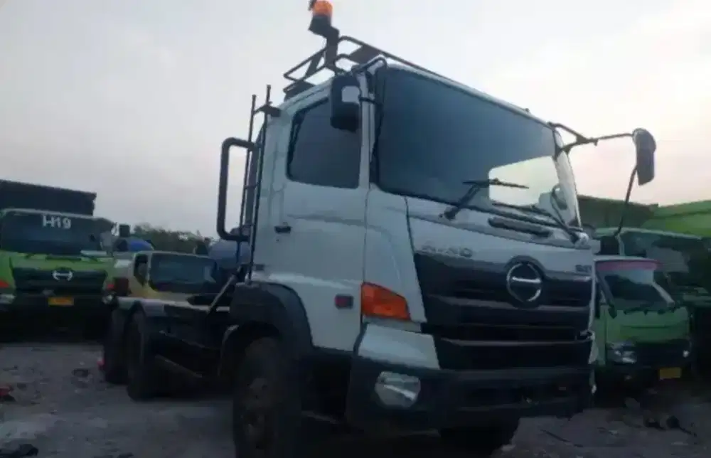 Hino Lohan 500 FM 350 TH Traktor Head Trailer Tronton 6×4 EURO2 Turbo