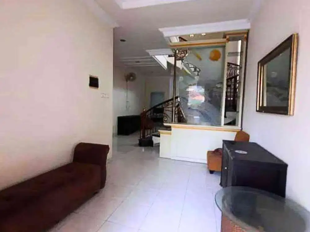 Rumah Tenggilis Minimalis