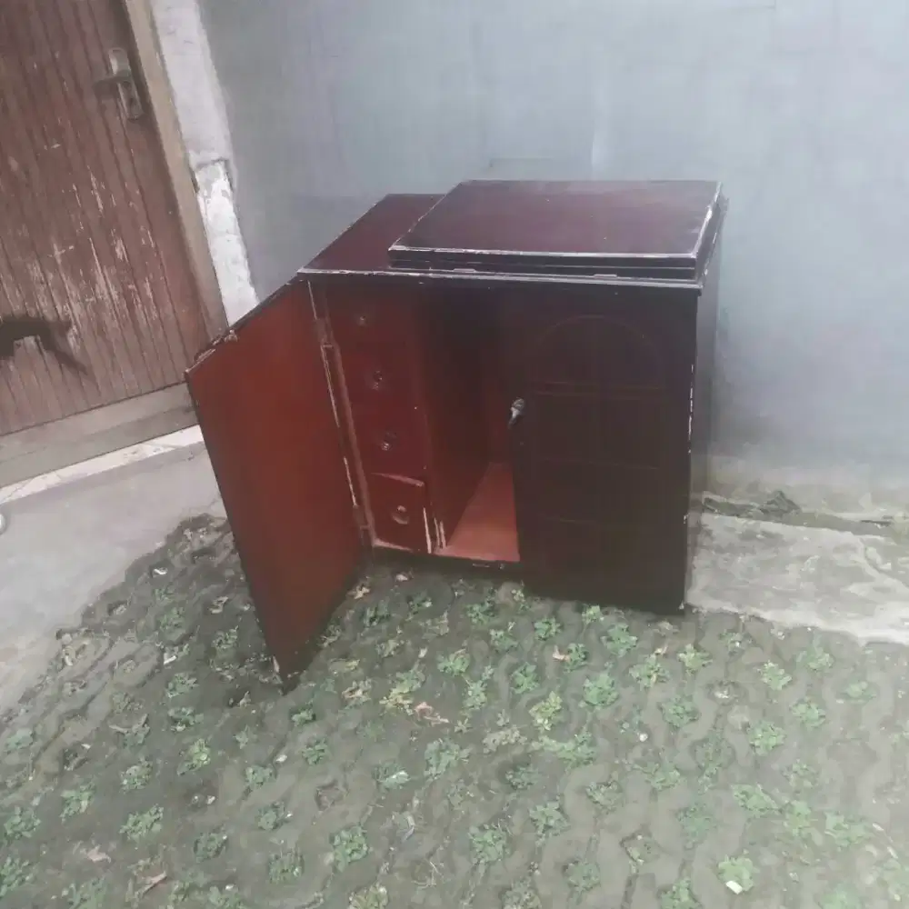 Lemari Meja Jahit serbaguna