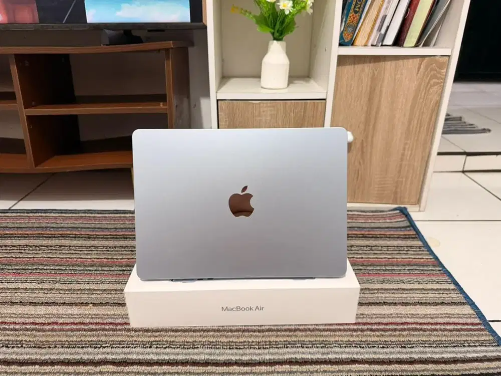 Macbook air m4 mulus 1000% sepetti bari tolongtr