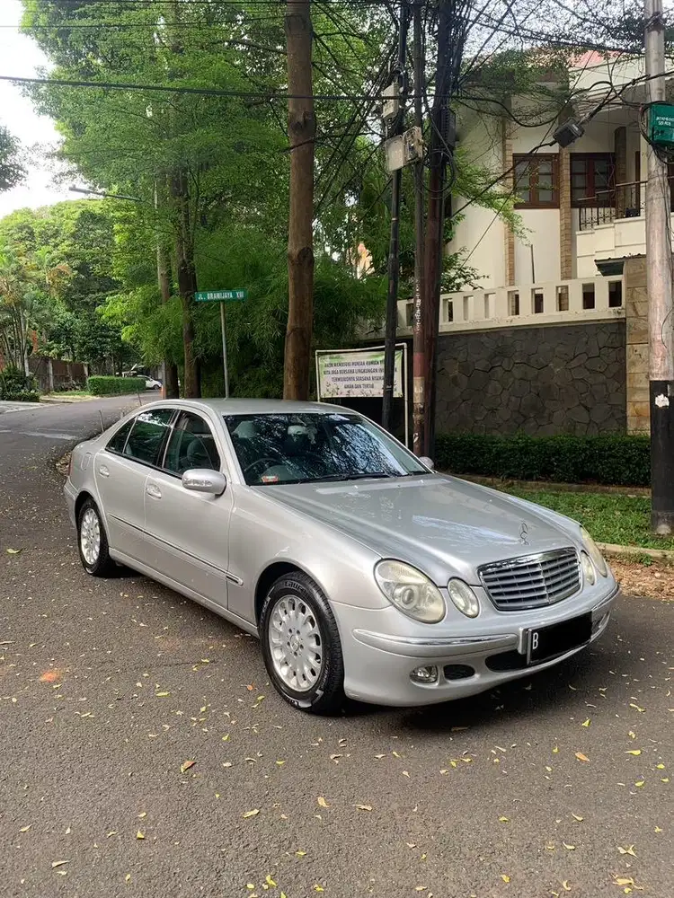 Mercedes-Benz E240 2003 Bensin