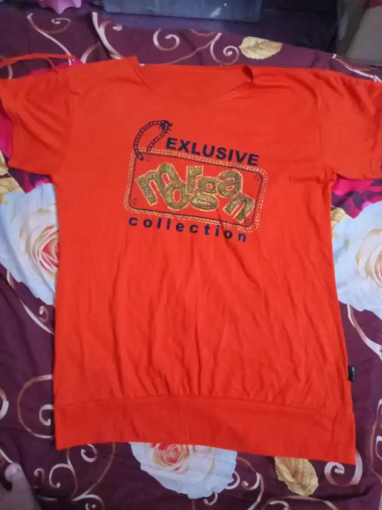 Kaos Casual Bekas Ukuran XL Dengan Harga Terjangkau