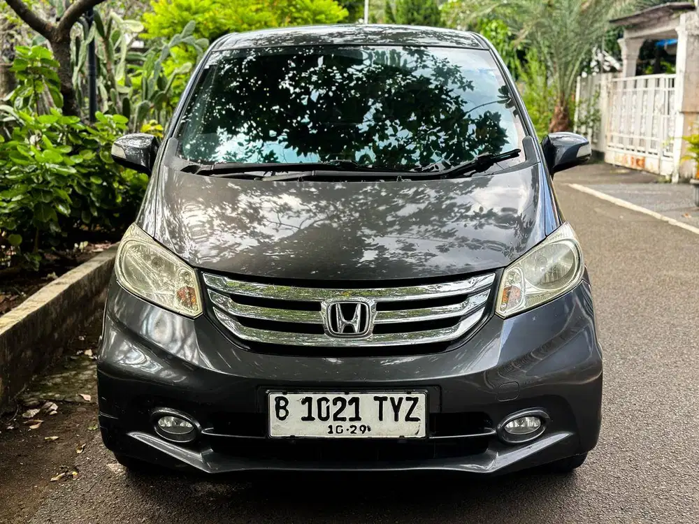 Freed PSD AT 2014 Grey DP 8jt Cash Atau Kredit Terbaik SeOLX!