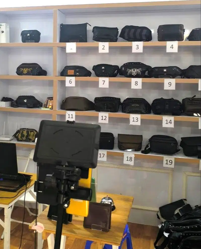 LOWONGAN PRIA/WANITA UNTUK ADMIN + HOST LIVE BRAND TAS KULIT