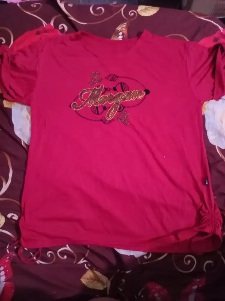 Kaos Casual Bekas Ukuran XL Dengan Harga Terjangkau