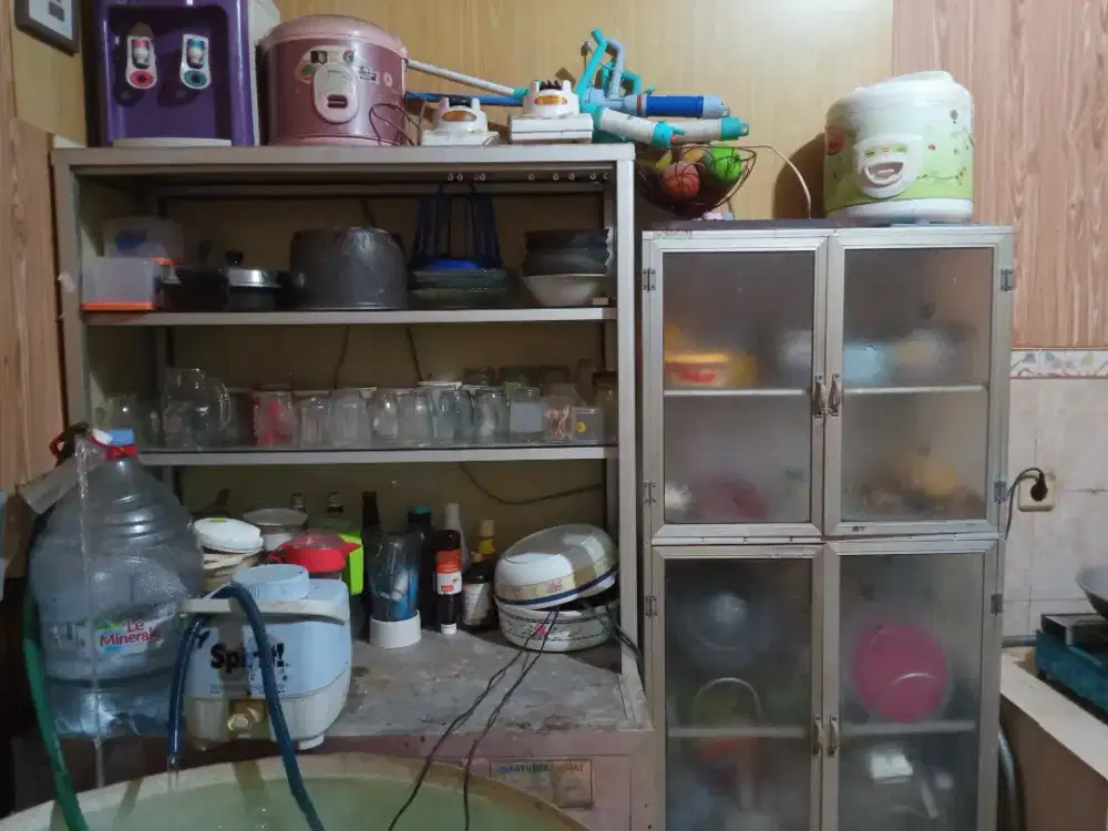 Jual etalase alumunium dan rak piring bonus isinya