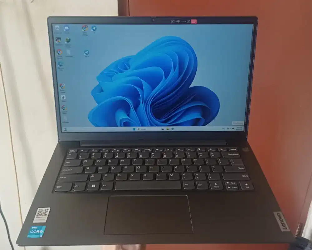 Lenovo V14 G3 i3-1215U 8/512