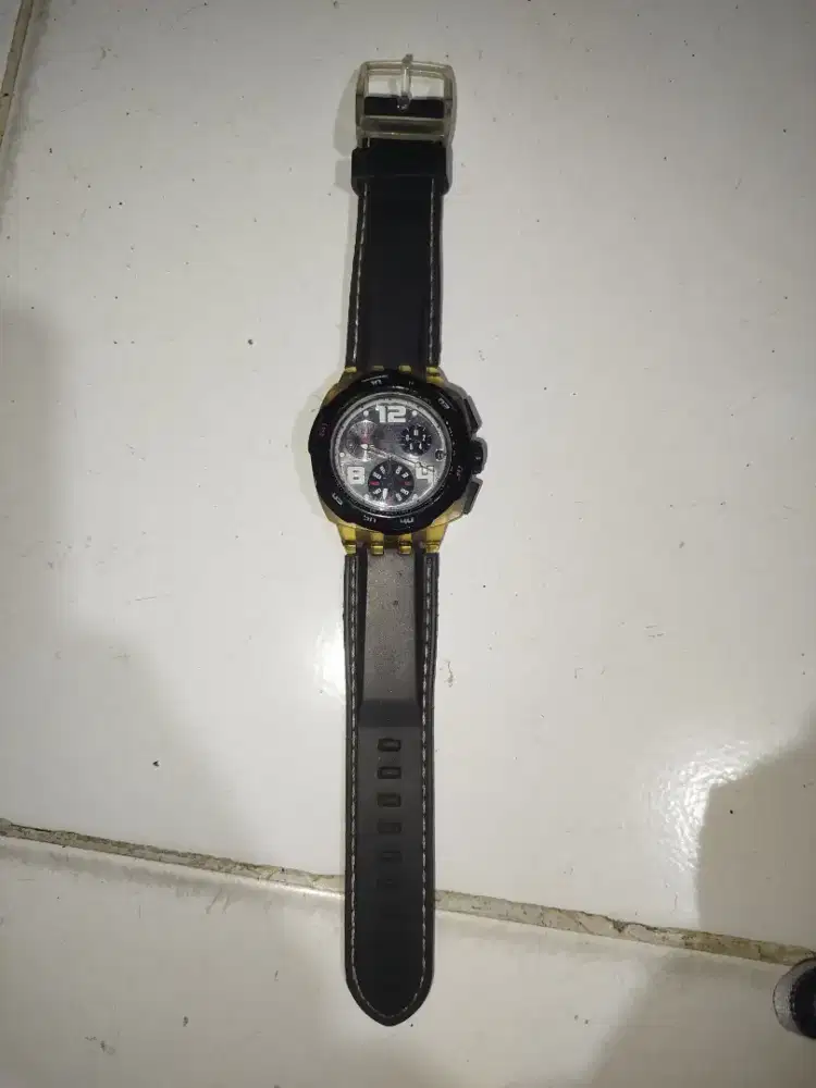 Jam Swatch bahan