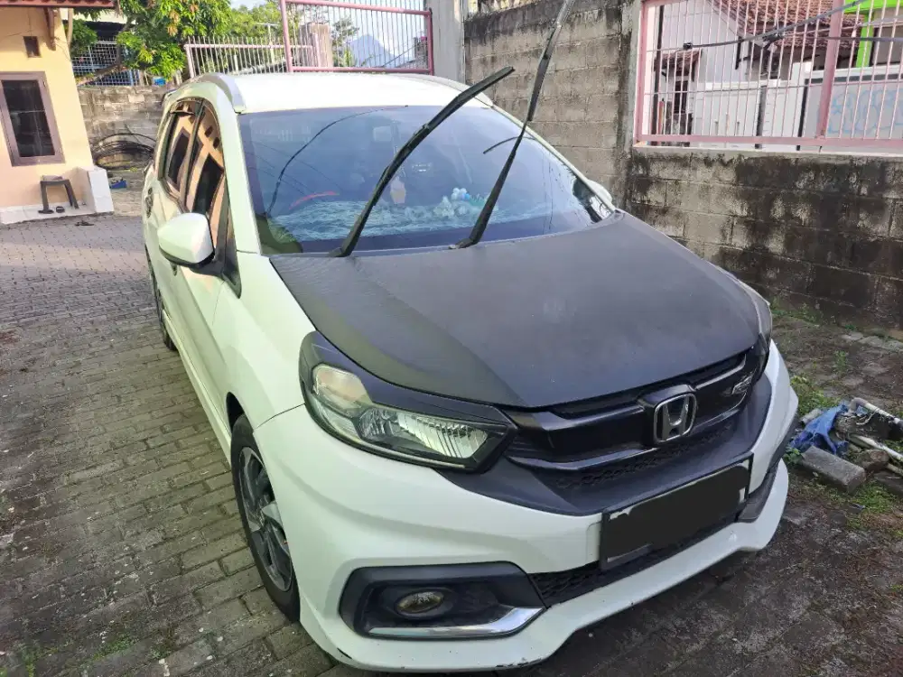 Honda Mobilio RS AT Putih