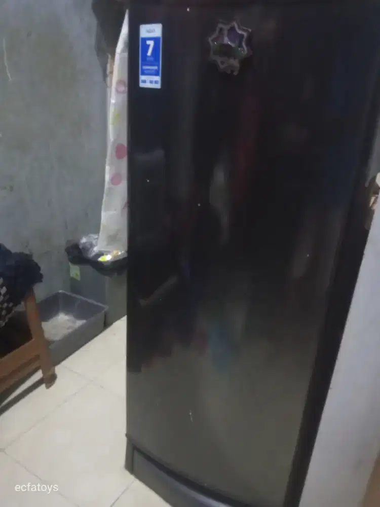 Kulkas merk Aqua 1 pintu