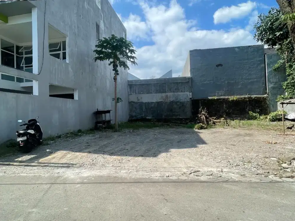 dijual tanah 40 meter jl raya seturan dekat kampus UPN ringroad utara cocok untuk villa hotel