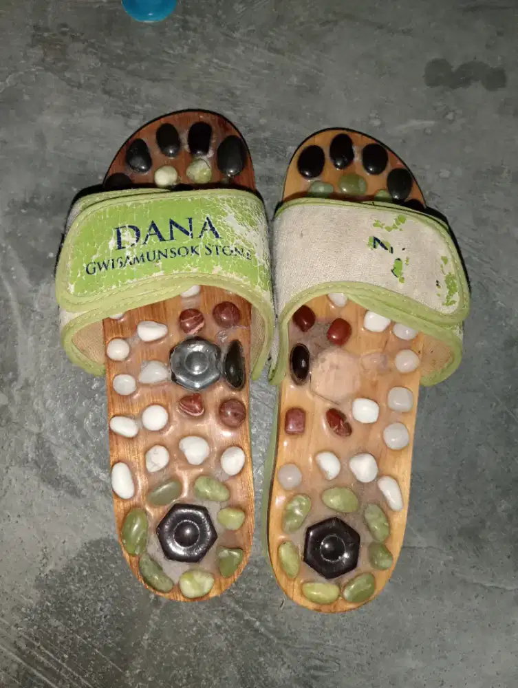 PRELOVED sandal terapi kesehatan merek DANA