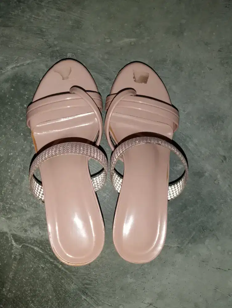 PRELOVED SANDAL HELLS WANITA