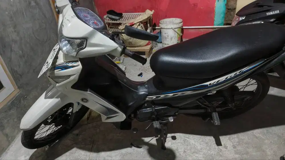 Jual motor vega rr, warna putih,