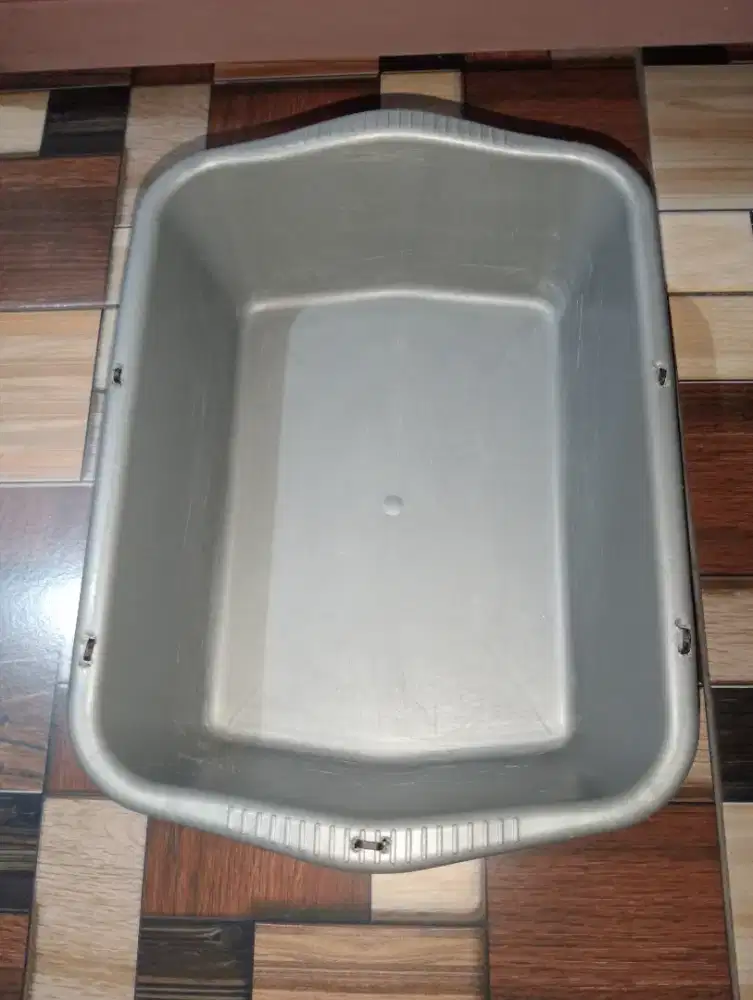 PRELOVED kotak pasir kucing (litter box)