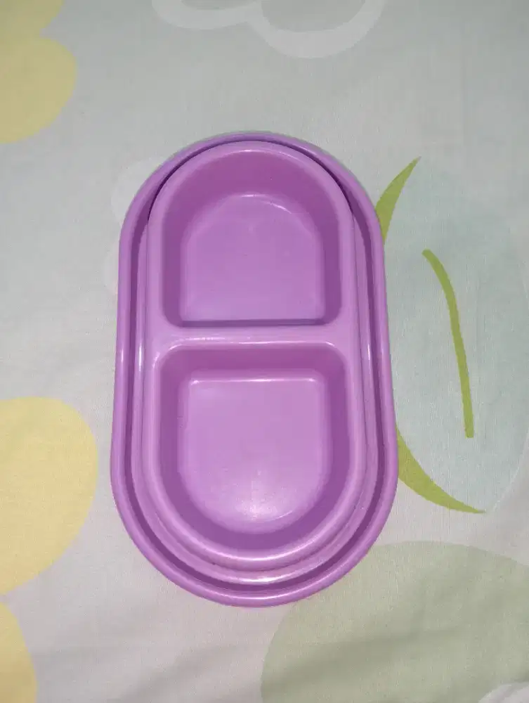 PRELOVED TEMPAT MAKAN KUCING, BAJU KUCING & KAOS KAKI KUCING