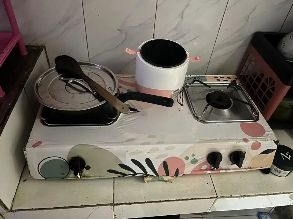 JUAL CEPAT KOMPOR 2 TUNGKU, REGULATOR, DAN GAS MASIH ADA ISINYA