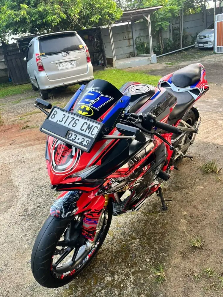 honda CBR 250 red racing