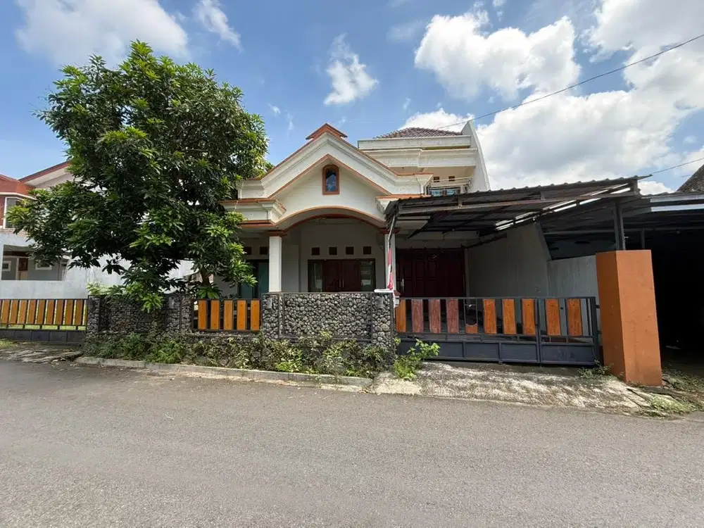 Disewakan rumah belakang UNS