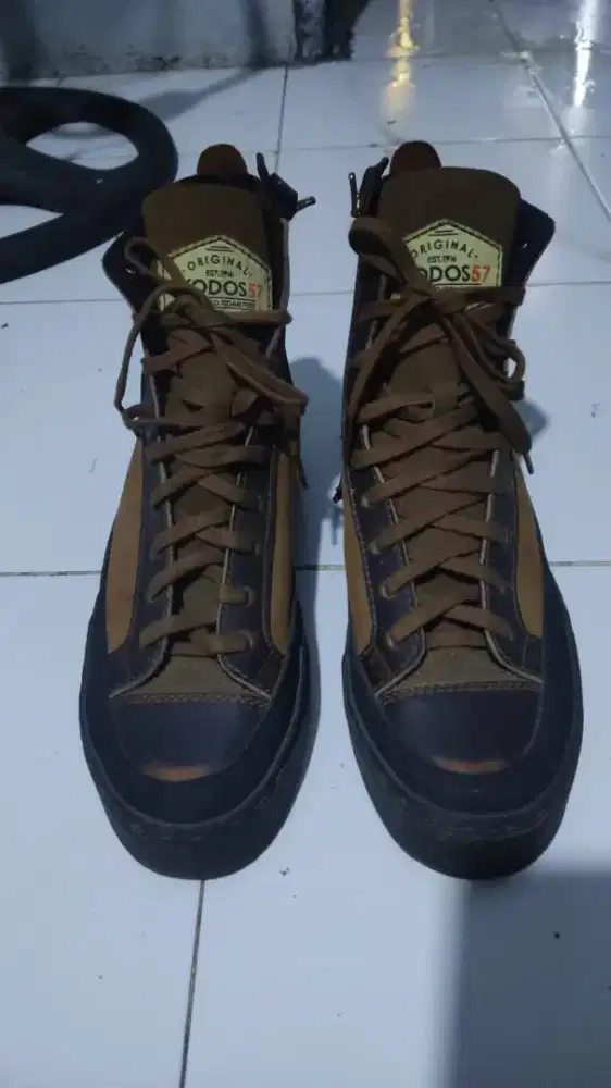 Sale sepatu boot pria silahkan