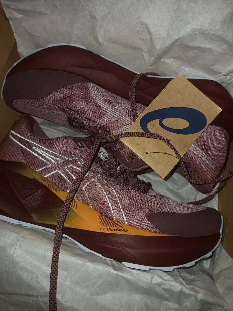 WTS Asics Novablast 5 TR, Women, Sz 39.5 (Insole 25 cm), Rubble Red