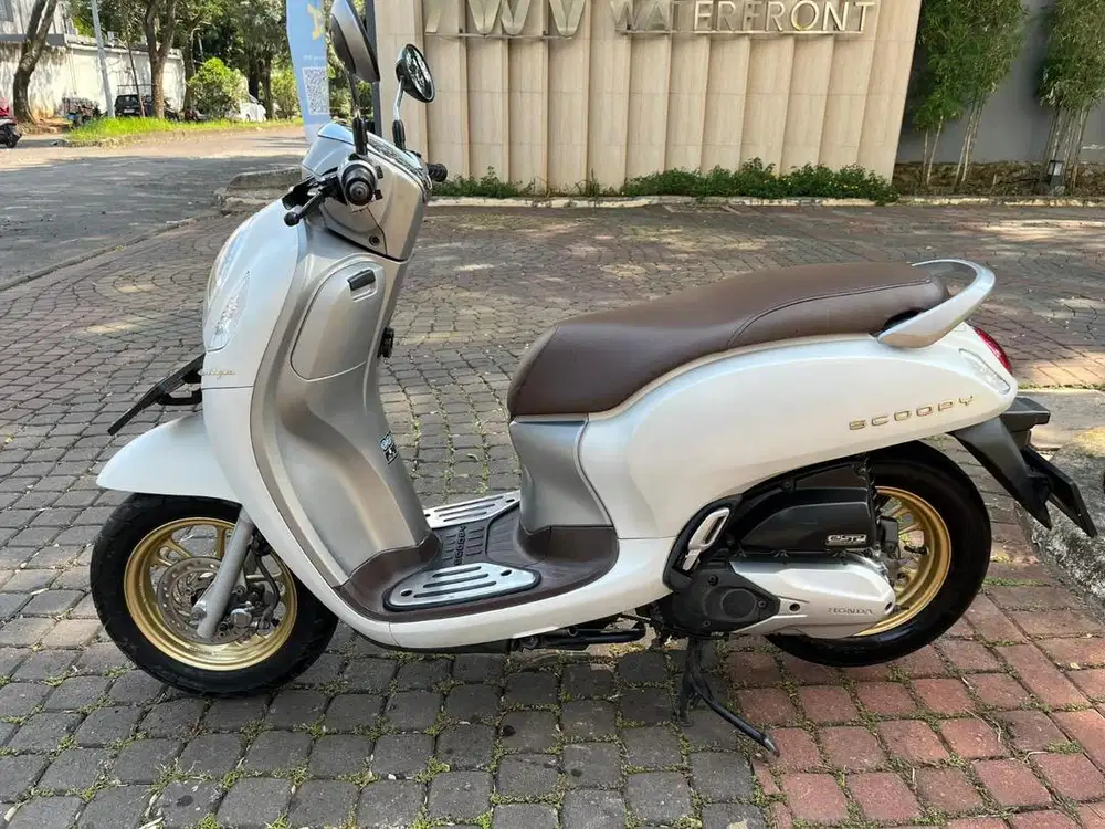 Scoopy 2021 Prestige Putih
