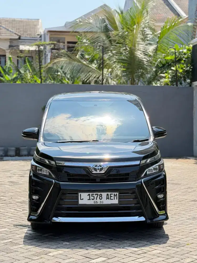 TOYOTA VOXY 2020