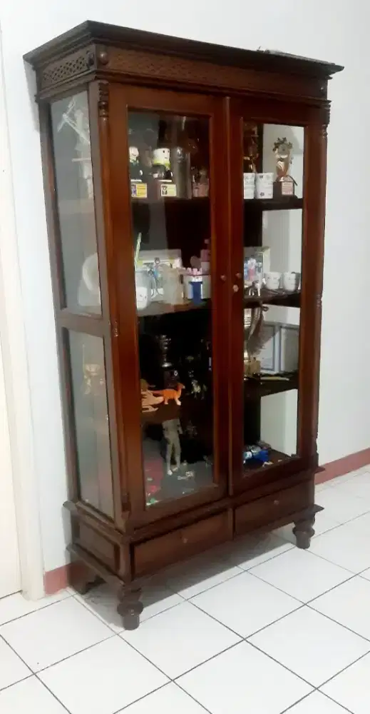 Jual cepat Lemari pajangan jati/kaca. Full jati depan/belakang,