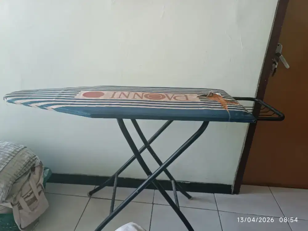 Meja setrika uk besar