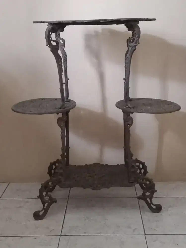 Meja/Rak Besi Cor Antik