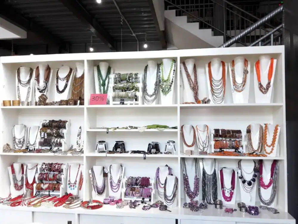 Lemari Display - Duco