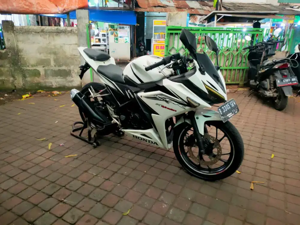 Honda CBR 150R PGM-FI Tahun 2016