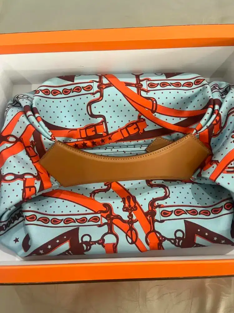 Hermes silk balusoie