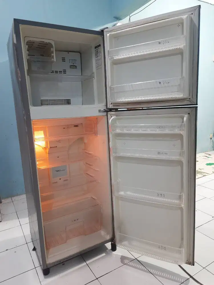Kulkas toshiba 2 pintu original