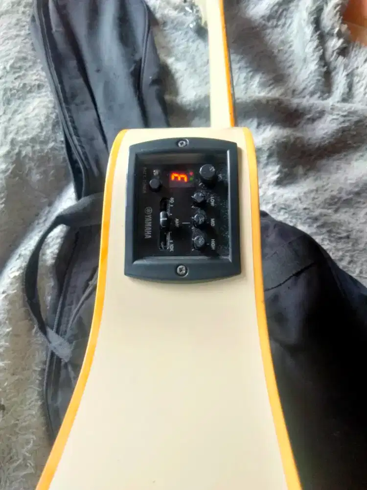 Gitar akustik elektrik original Yamaha apx 500ii tinggal pakai