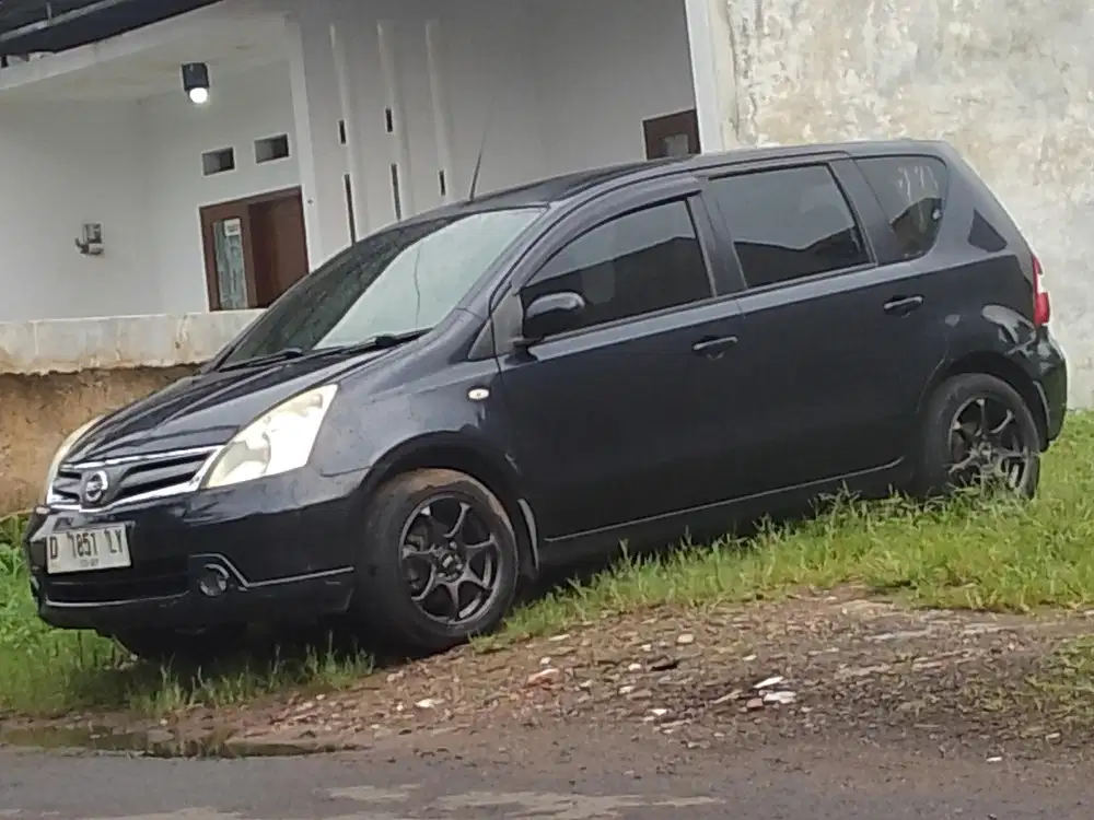 Nissan Livina 2011 Bensin