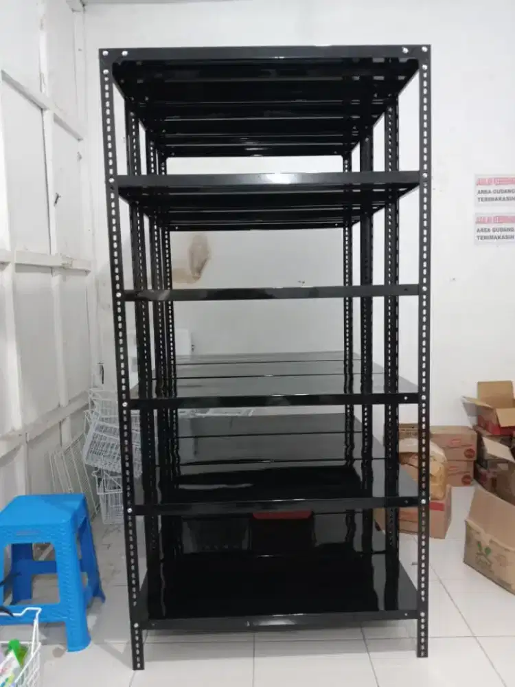 Rak besi siku lubang